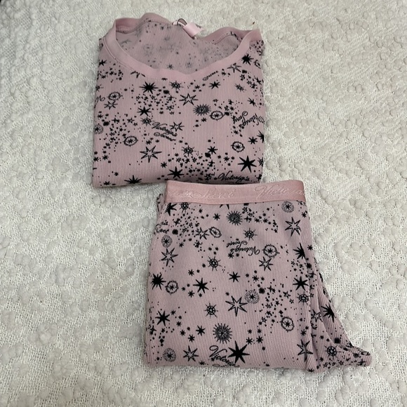 VICTORIA’S SECRET Thermal Pajama Set Pink & Black
Size Medium - Picture 15 of 15
